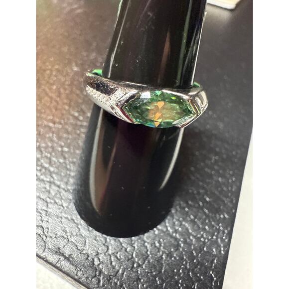 1CT Green Marquise Moissanite Sterling Silver Ring size 8.5 - Picture 2 of 2